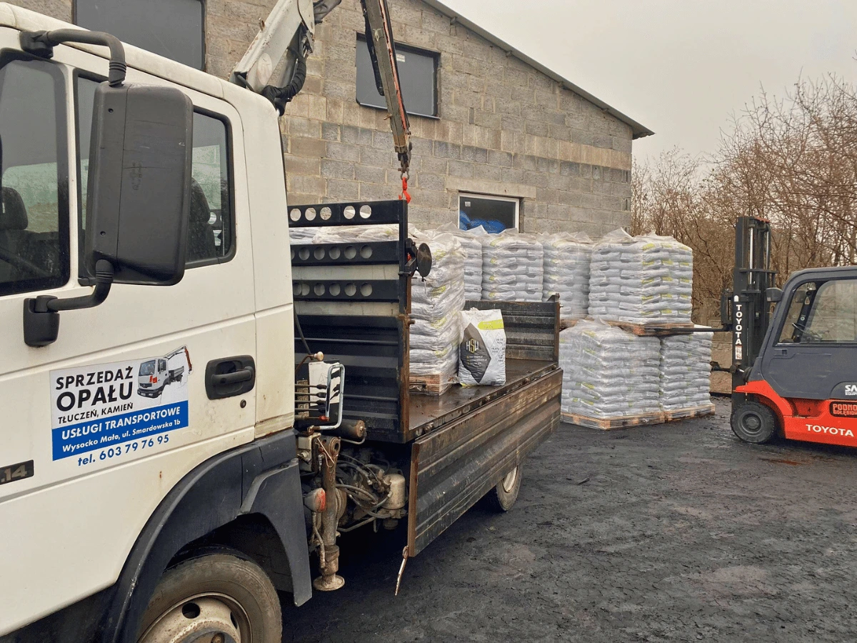 Węgiel groszek wysocko małe skład opału urbaniak